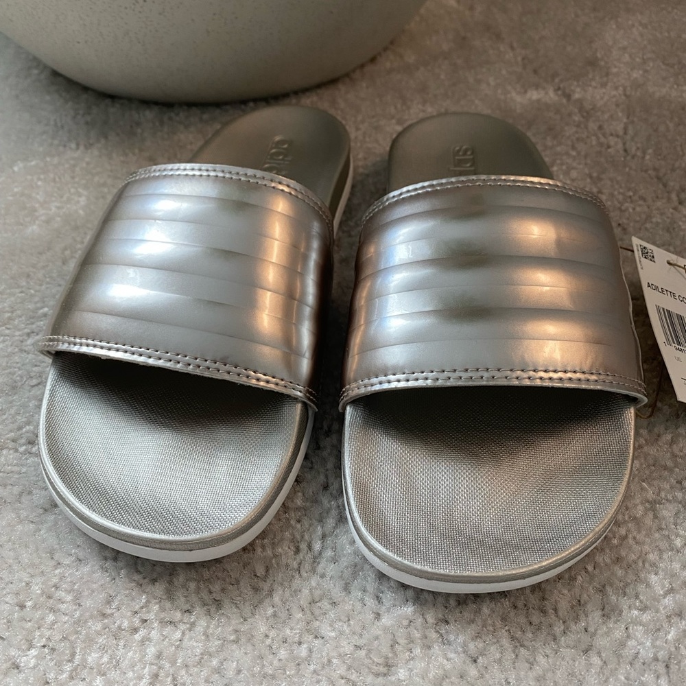 adidas Adilette Comfort Slides size 7 womens brand new with tags